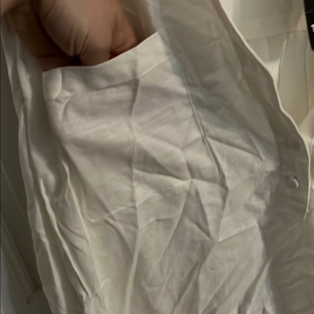 Torrid White Sleeveless Relaxed Blouse- NWT - Picture 2 of 11
